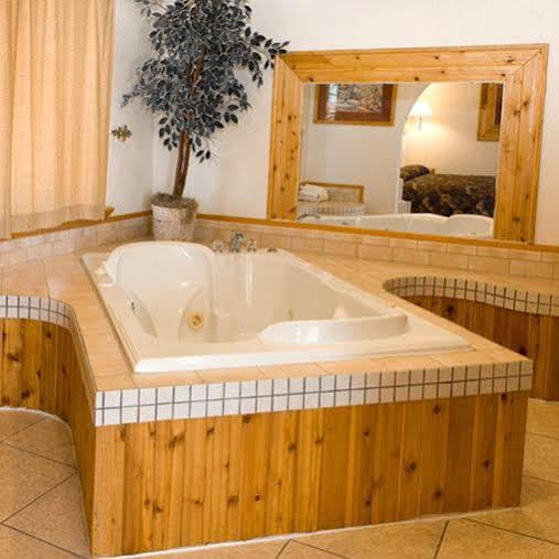 Mandan North Country Inn & Suites מראה חיצוני תמונה